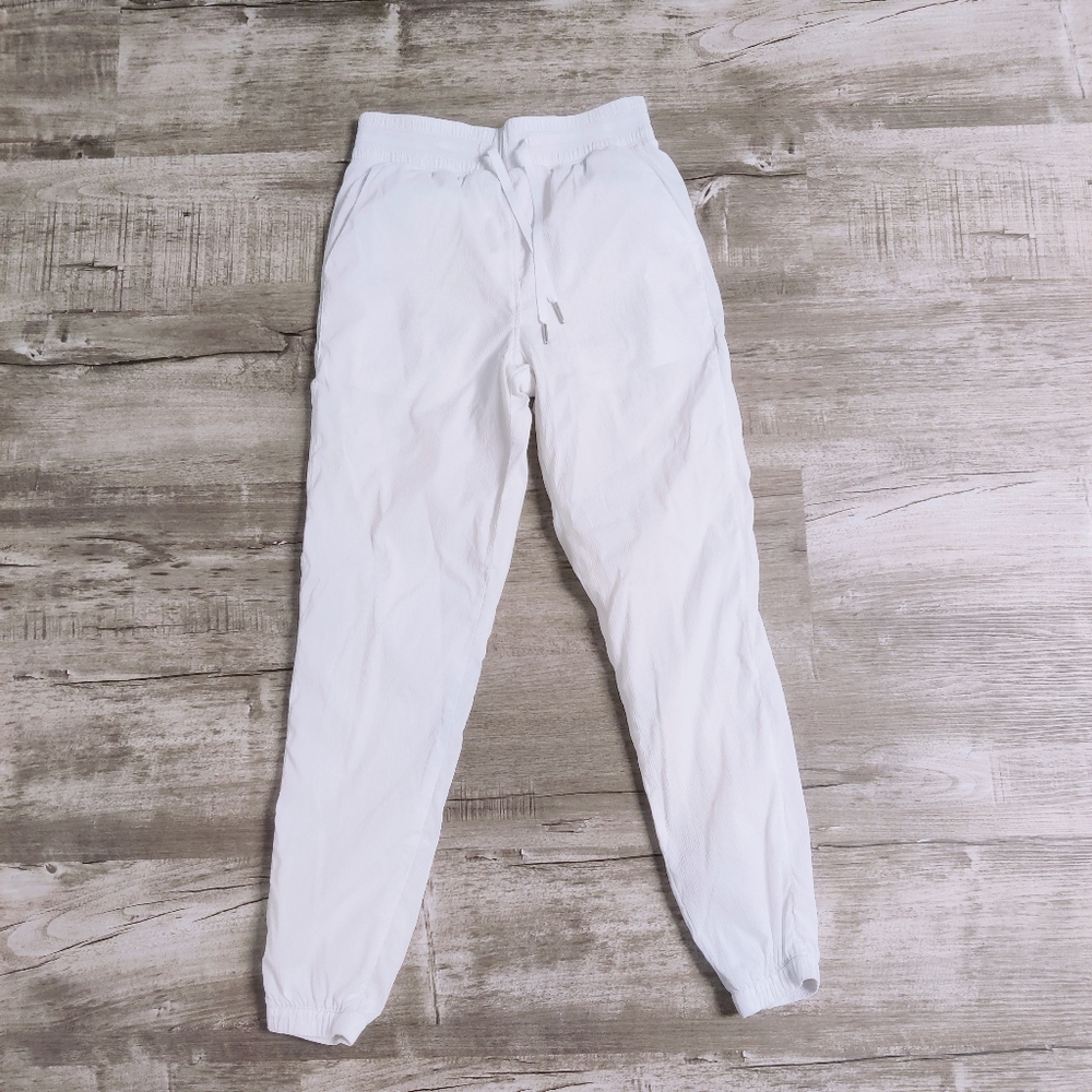 Lululemon Dance Studio White Mide Rise Jogger Pants Lined Women's Size 2